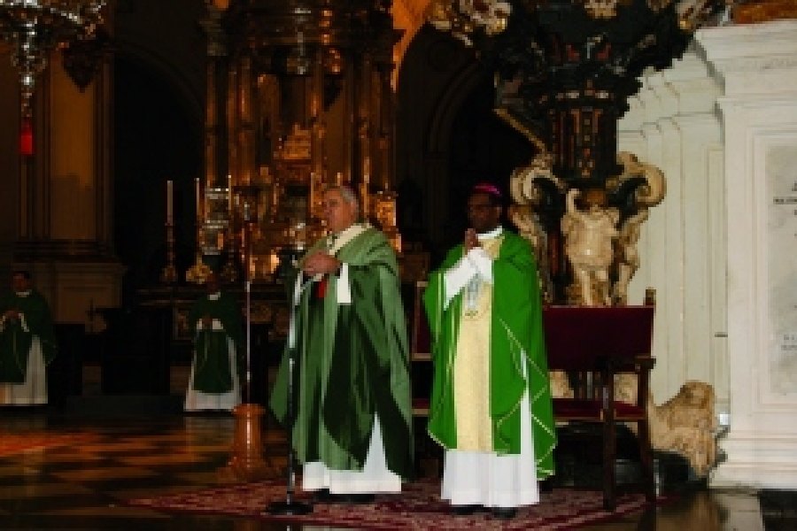 mons. martinez y mons. barwa web