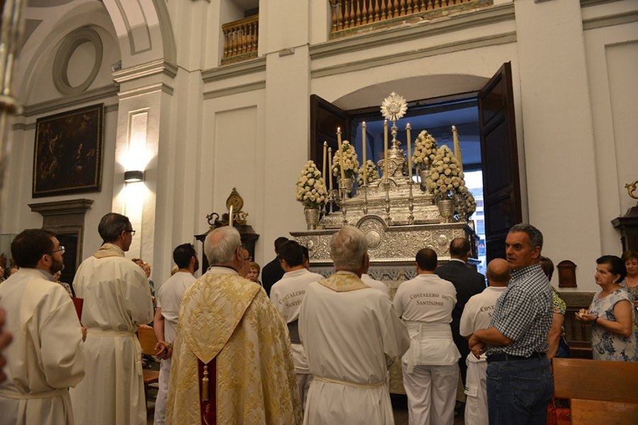 El Arzobispo clausuró la Octava del Corpus Christi en Santa Fe ...