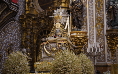 “Acoger a la Virgen, quererla y tratarla en la oración”