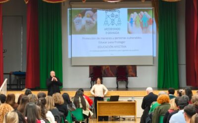 Cerca de 400 personas en la formación de protección al menor con la Delegación de Educación