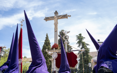 Granada ora a Dios y guarda silencio