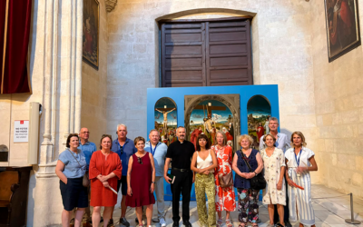 Benefactores de la restauración del Tríptico “Descendimiento de la Cruz” visitan la Capilla Real