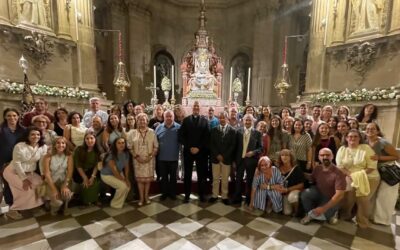 La Delegación de Educación Católica y Enseñanza Religiosa pone a los pies de la Virgen de las Angustias el nuevo curso