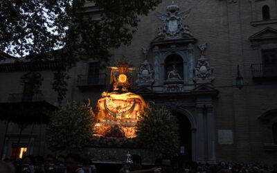 Granada late en sus calles con su Patrona
