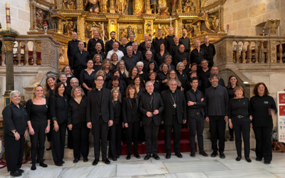 El obispo de San Sebastián visita la Capilla Real con el Coro Mariaren Bihotza Abesbatza